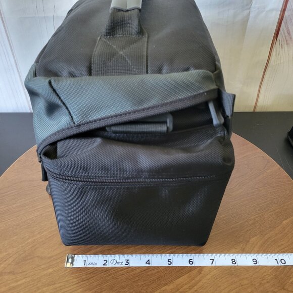 Canon Rebel Camera Bag for camera and accessories.  Black camera bag w/ dividers - Picture 12 of 13